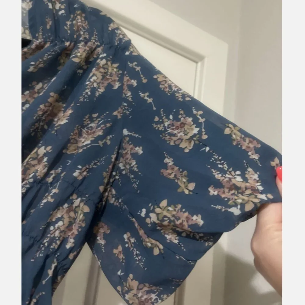 SHEIN L Blue Floral Sheer Short Sleeve Button Detail V-Neck Blouse Shirt Top - Picture 3 of 11